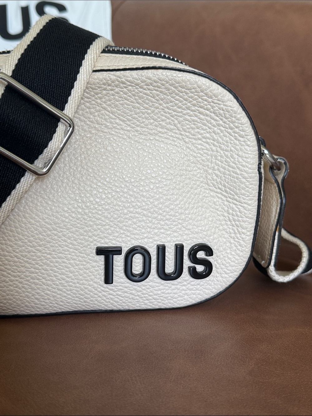 TOUS Logo Lynn Crossbody Bag Beige Pebbled Leather - Picture 3 of 5